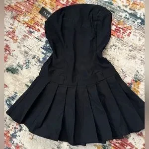 I’m selling because it’s to small Amazon.com: Minimalism is a scam created by big small to  main image 2